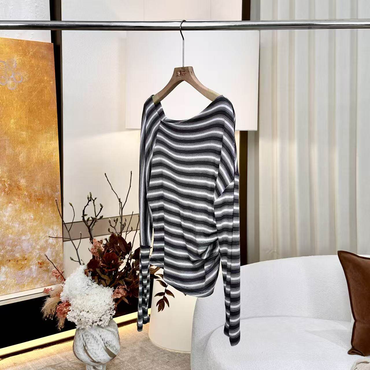 【妍妍】天丝/羊毛 超显瘦斜肩条纹上衣 ONKT156636232