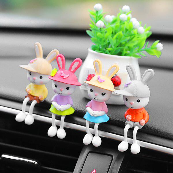 创意汽车摆件卡通可爱情侣吊脚兔娃娃车内饰品车载车上小装饰用品