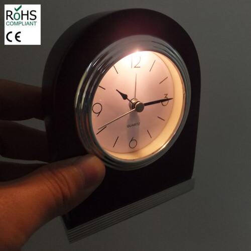 经典酒店实木床头闹钟静音拿起灯亮客房闹钟卧室桌面台钟logo定做