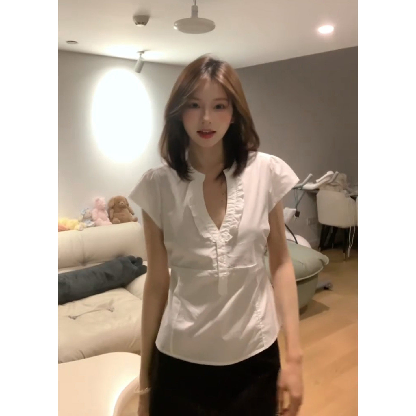韩系穿搭木耳边v领短袖衬衫女夏图片