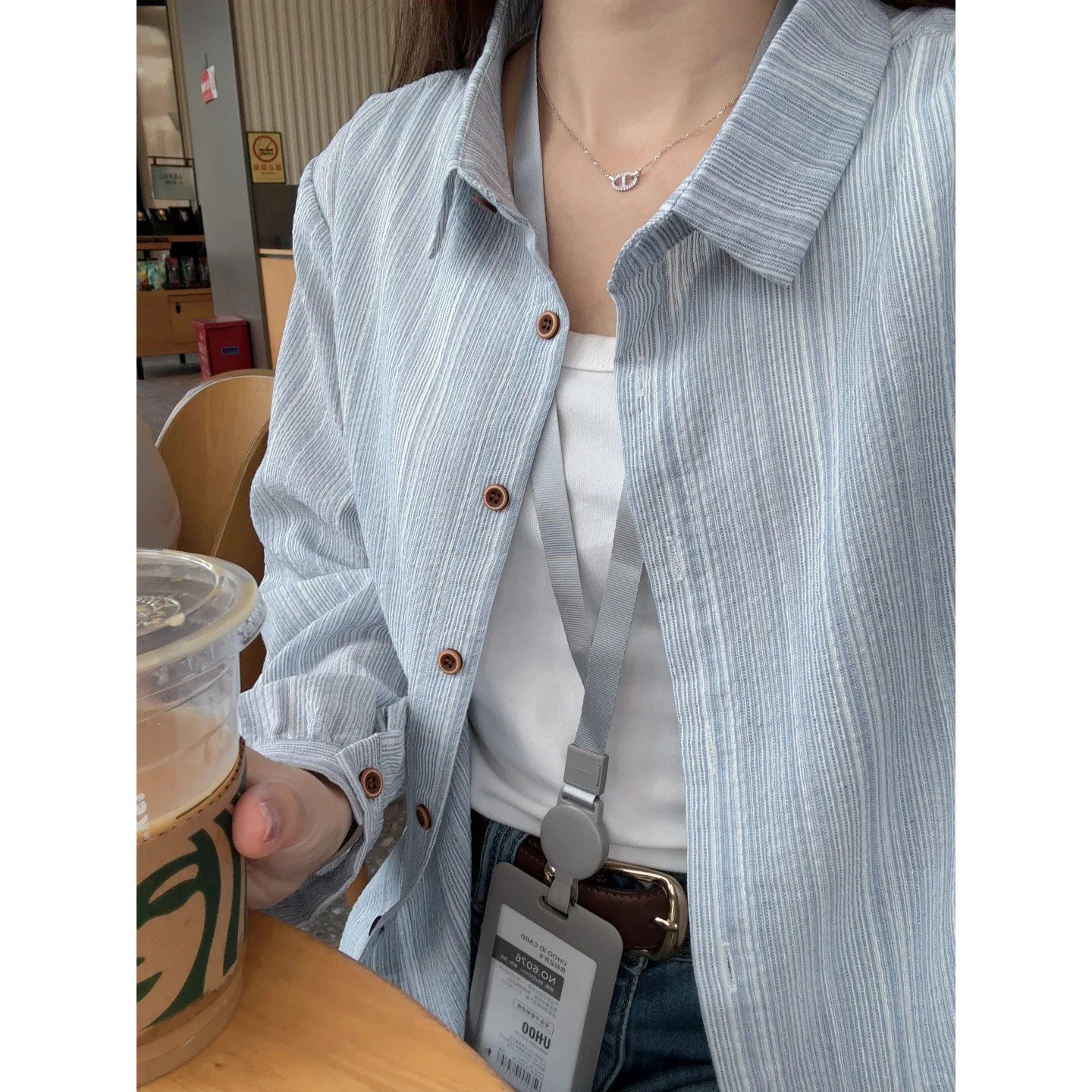 蓝色竖条纹肌理感长袖防晒衬衫女图片
