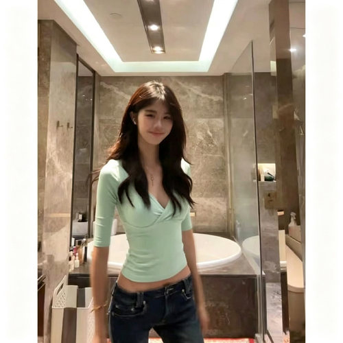 辣妹薄荷绿交叉深v领正肩中袖t恤