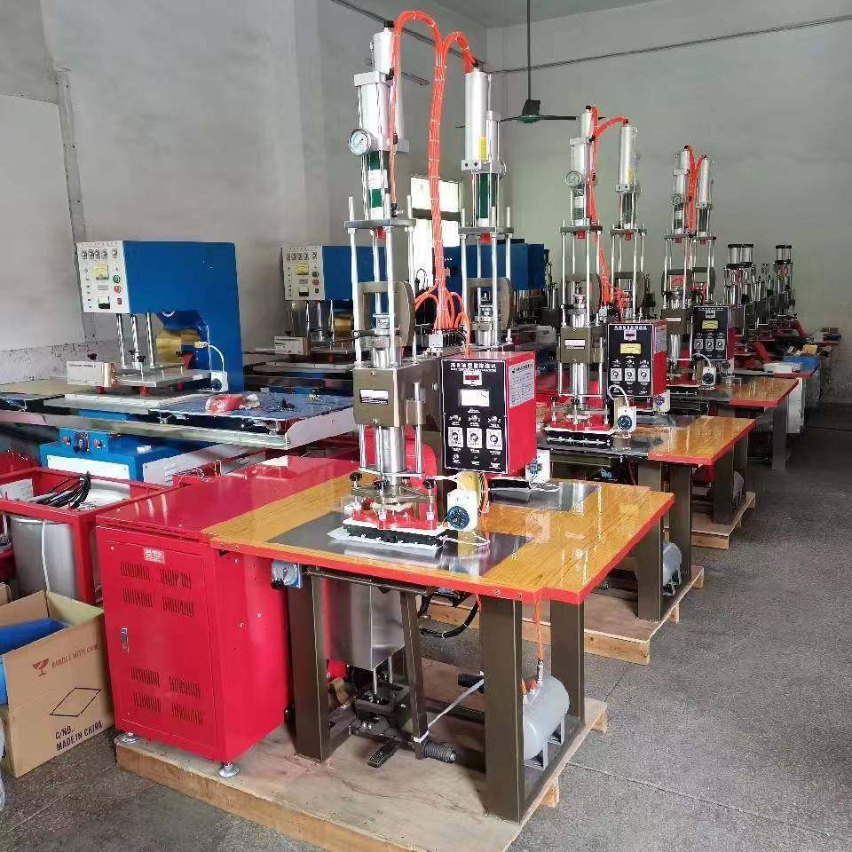 厂家直销高周波塑胶焊接机吸塑包装机自动转盘带机械收取料设备