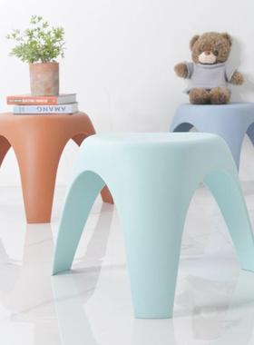 时尚简约儿童小凳子可爱儿童塑料小板凳幼儿园宝宝多色儿童凳