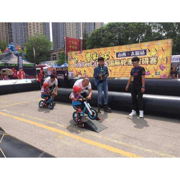 轮滑赛道障碍物幼儿园平衡车骑行滑道坡道滑步车起跑板波浪跑道