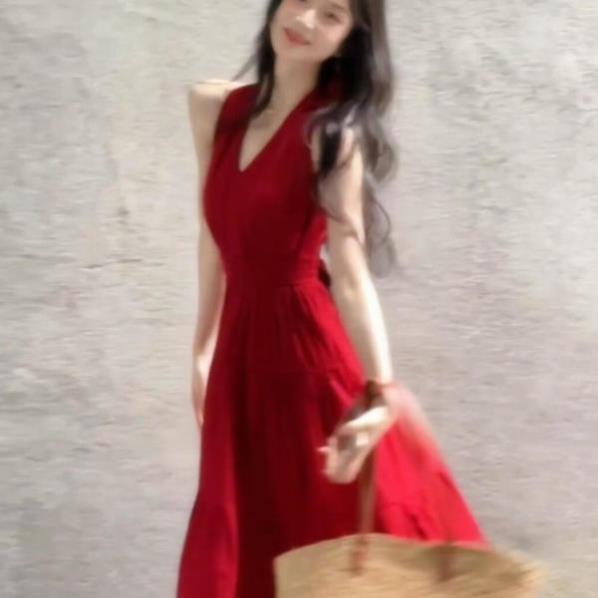法式气质红色挂脖吊带连衣裙女夏季2026新款海边度假绝美漂亮
