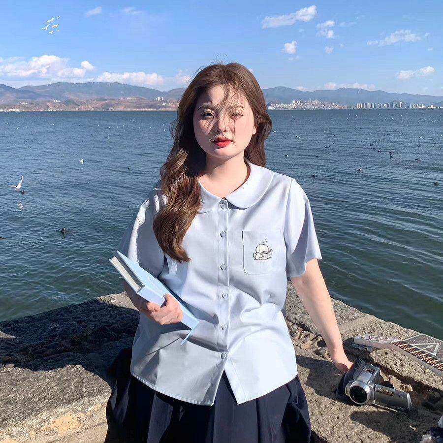 辣条大码女装 学院风刺绣小狗元宝领正肩蓝色胖mm显瘦短袖衬衫女