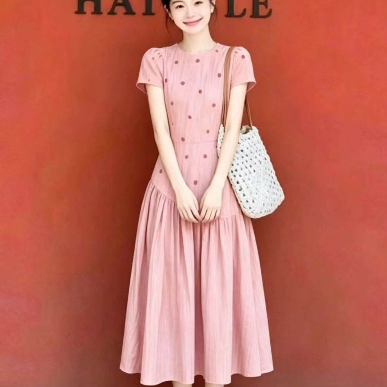 气质粉色碎花连衣裙女2026夏季新款小个子高级感独特超好看长裙子