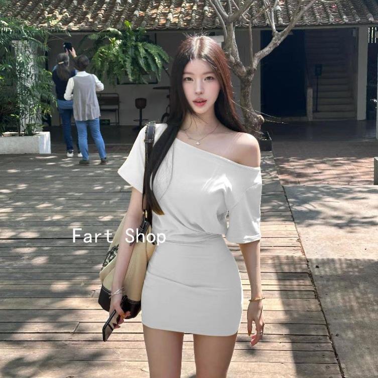 素颜搭子春季流行穿搭连衣裙女早春新款露肩收腰裙