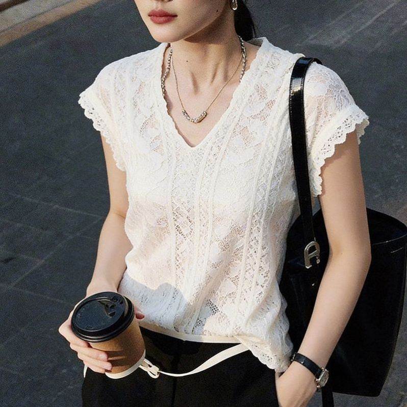 V领蕾丝钩花镂空针织衫女夏飞飞袖新款宽松白色气质大码女装上衣