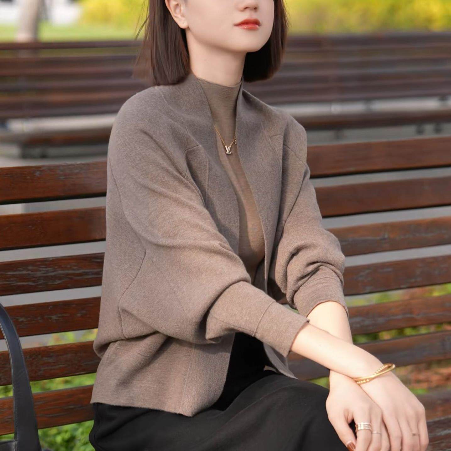 慵懒风早秋穿搭 安可拉红针织开衫女 2025新款春秋蝙蝠袖宽松毛衣