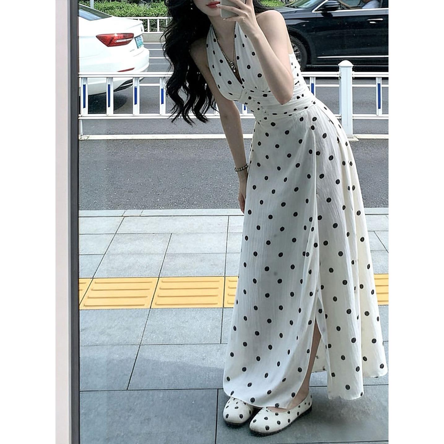 漂亮绝美挂脖波点白色连衣裙子女夏季2026新款法式巨好看长裙