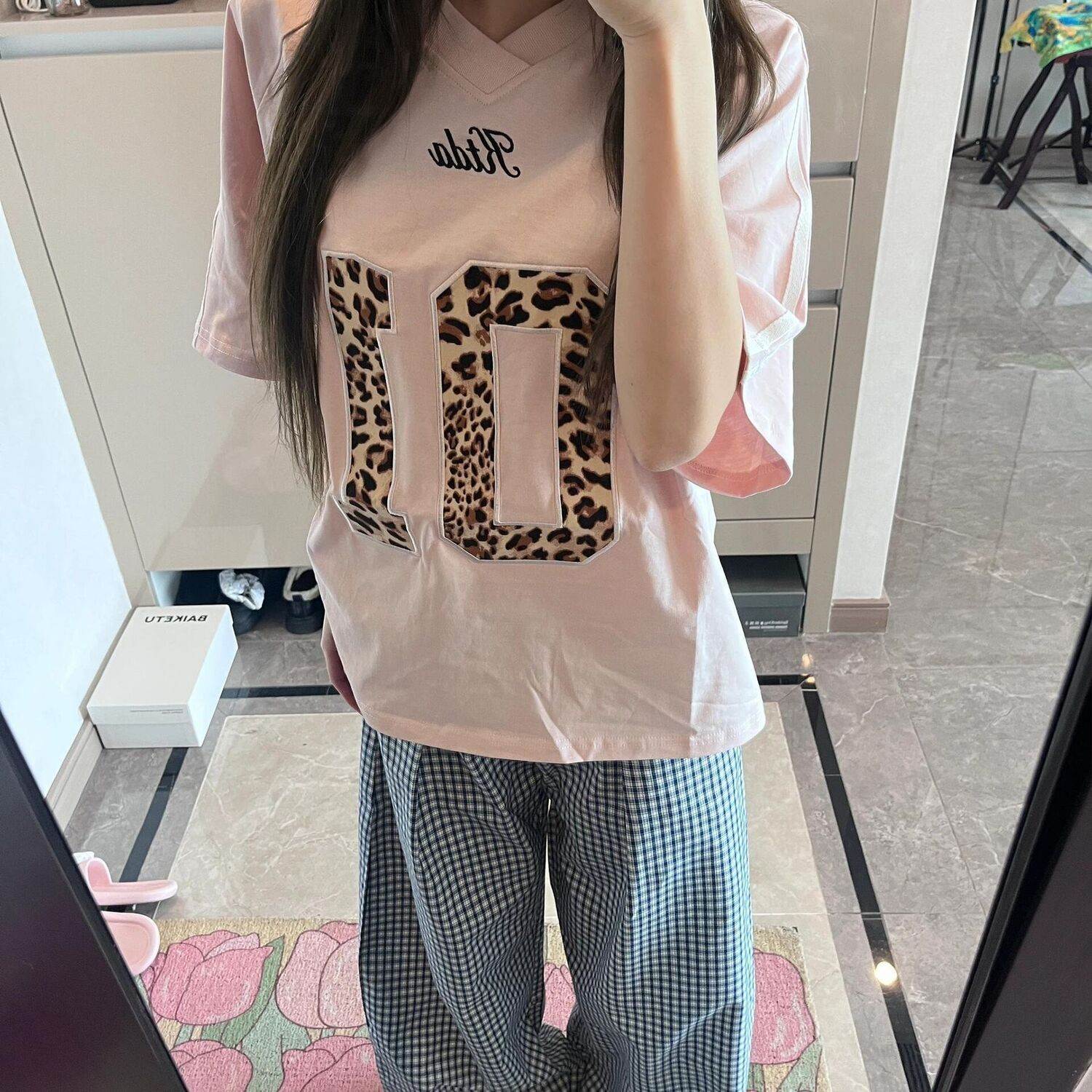 夏季美式复古宽松粉色上衣多巴胺辣妹豹纹贴布绣V领棉短袖T恤女