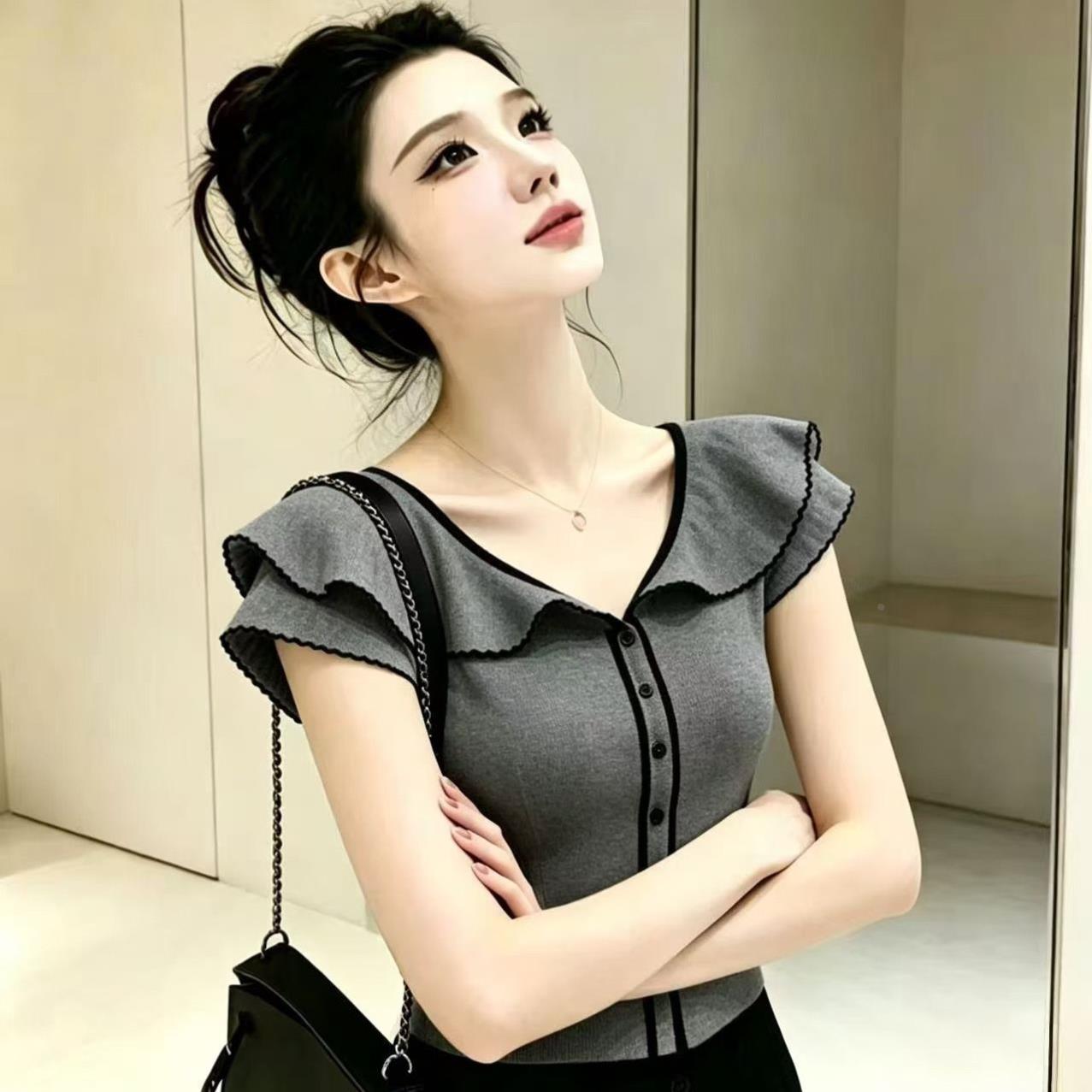 荷叶边V领飞飞袖针织短袖女夏季新款撞色黑边修身显瘦百搭冰丝