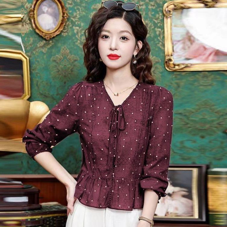 时尚波点长袖衬衫女士春秋新款气质显瘦短款小衫高档洋气提花上衣