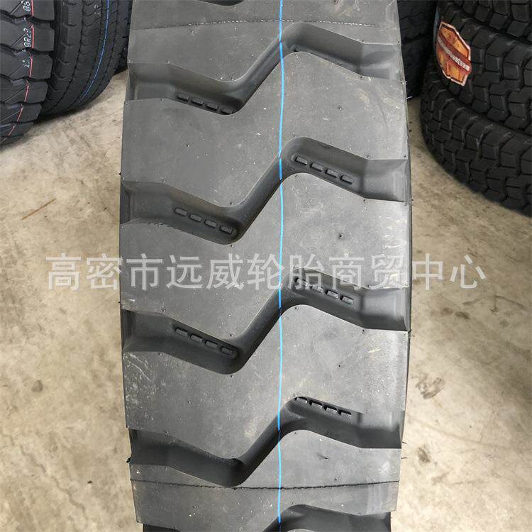 虎运1000/1100/1200R20矿山前四后八车轮胎 12.00R20卡客车轮胎