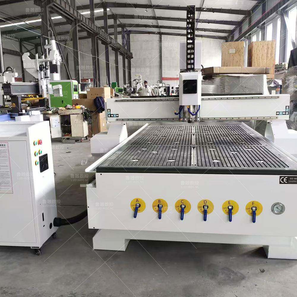 1325木工雕刻机cnc数控大型全自动泡沫PVC广告电脑雕花刻字雕铣机