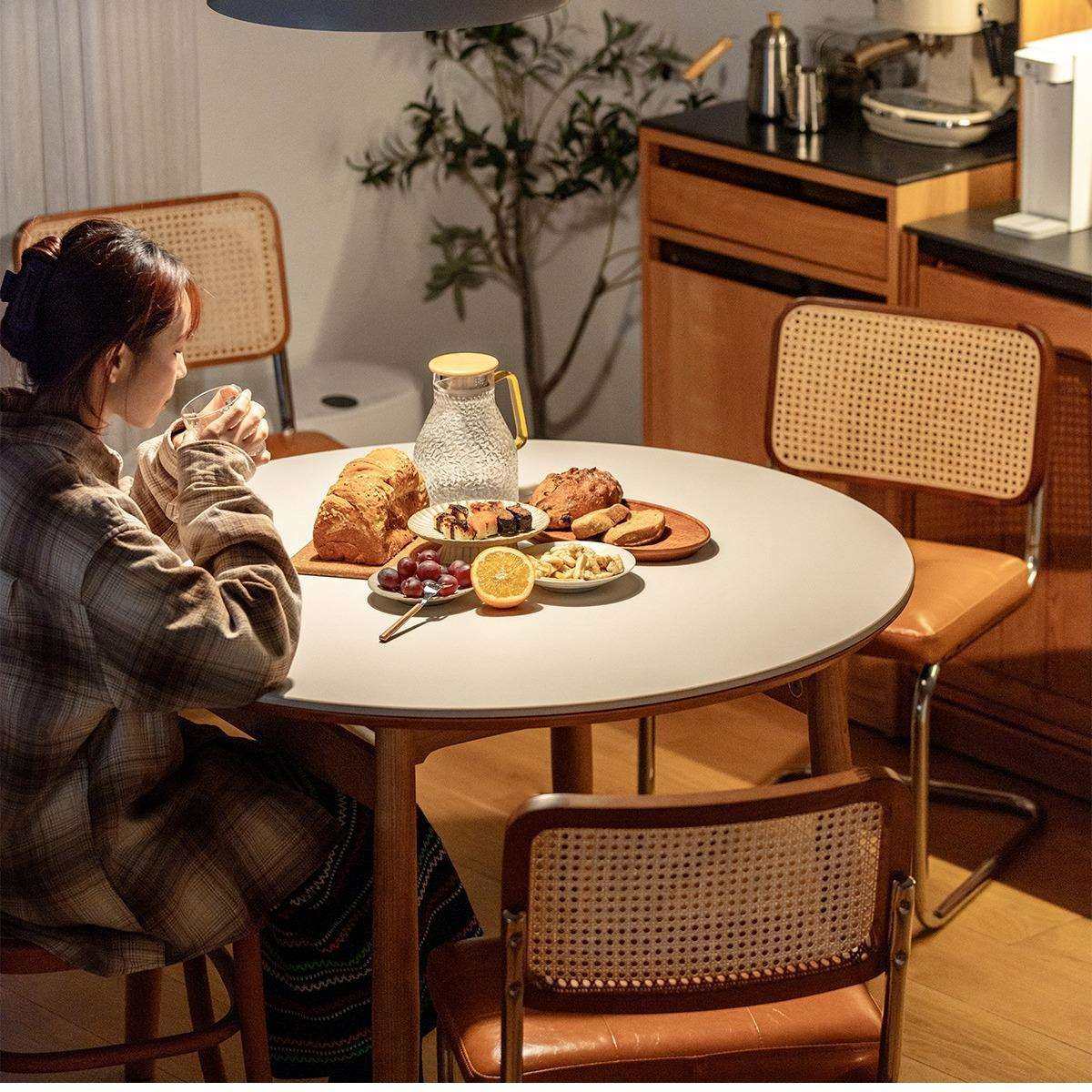 实木岩板圆桌北欧白色圆形餐桌家用小户型简约餐桌椅组合双色可选,电子元器件市场,其它元器件,淘宝优惠券,粉丝福利购,淘宝优惠卷