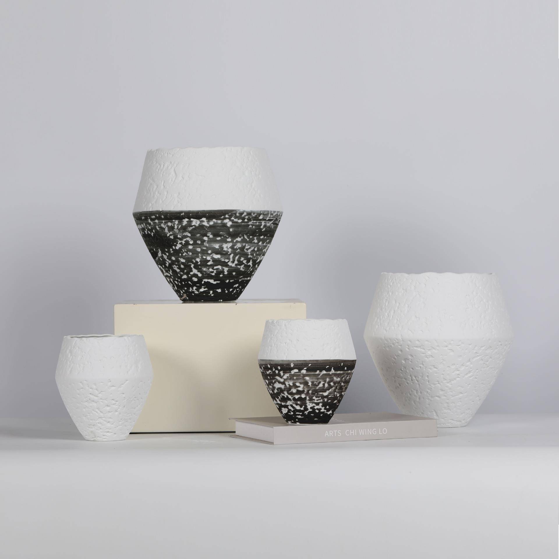 现代简约高级感黑白艺术陶瓷摆件客厅干花插花器创意家居玄关装饰