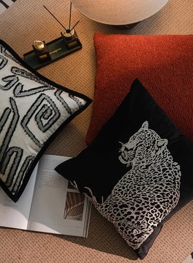 LING现代轻奢客厅沙发抱枕绒布绣花金钱豹黑色靠垫样板房床头靠枕
