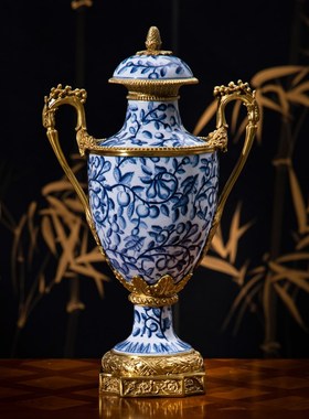 欧式古典青花陶瓷镶铜装饰奖杯摆件高档奢华家居客厅玄关柜设计师