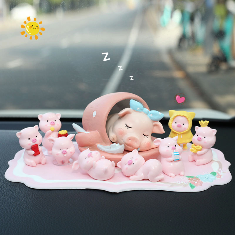 卡通汽车摆件小猪公仔迷你车载中控台摆设可爱茶杯猪车内装饰品