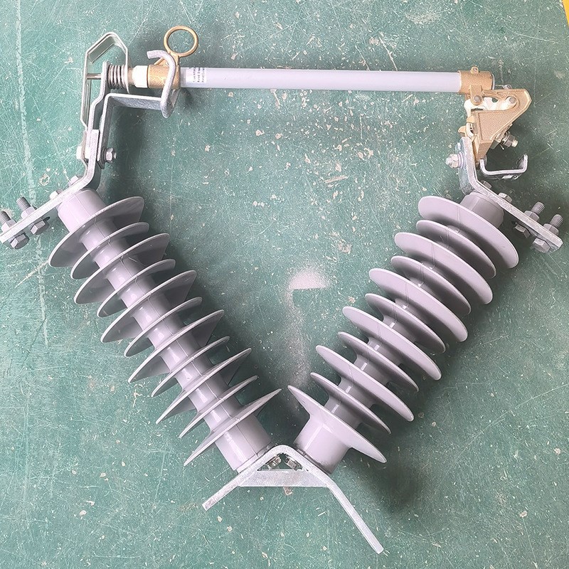 现货供应户外跌落式熔断器出口V型熔断器 硅橡胶高压跌落式熔断器