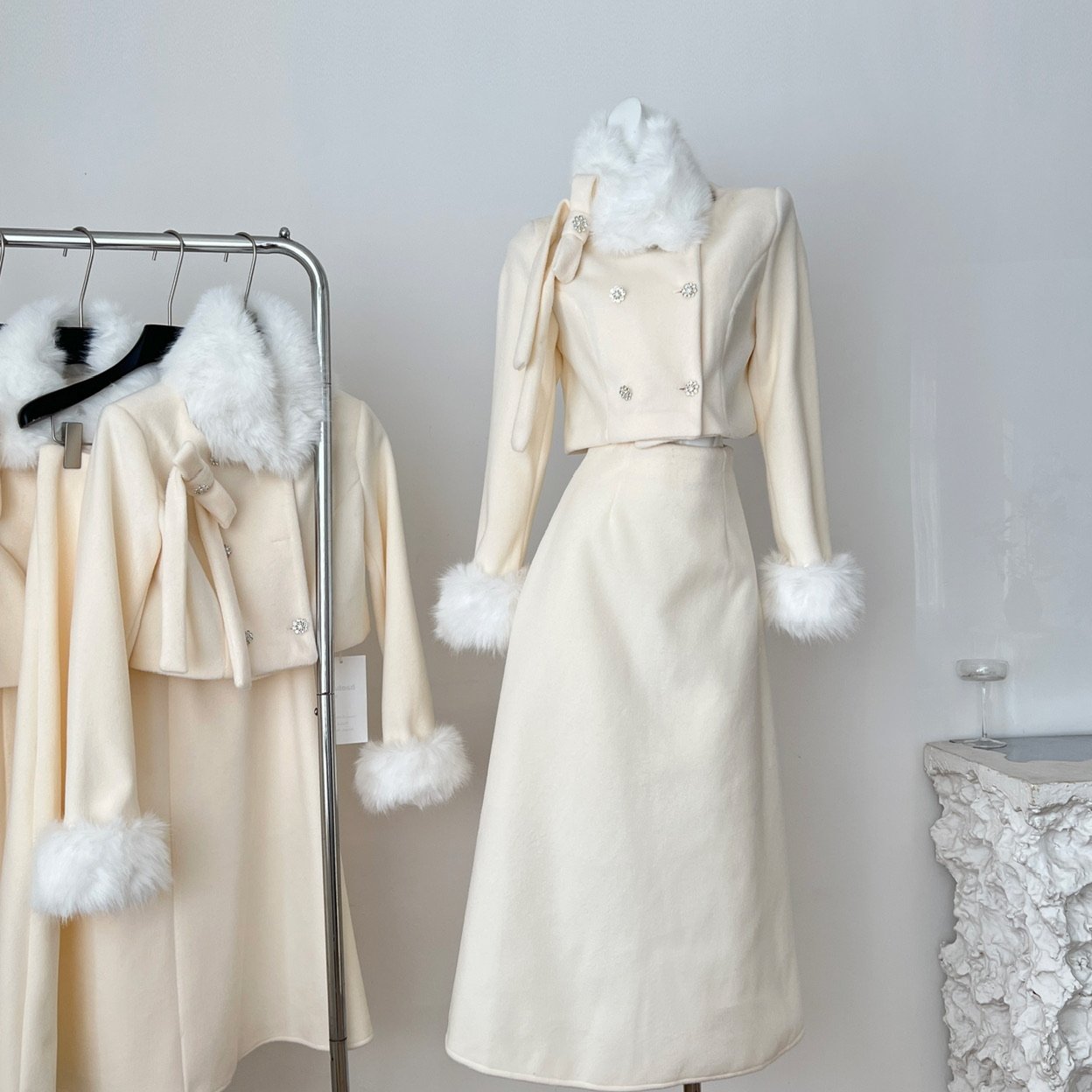 Acaine10/20 20:00 95折款千金佩拉 优雅毛领短上衣A字半裙