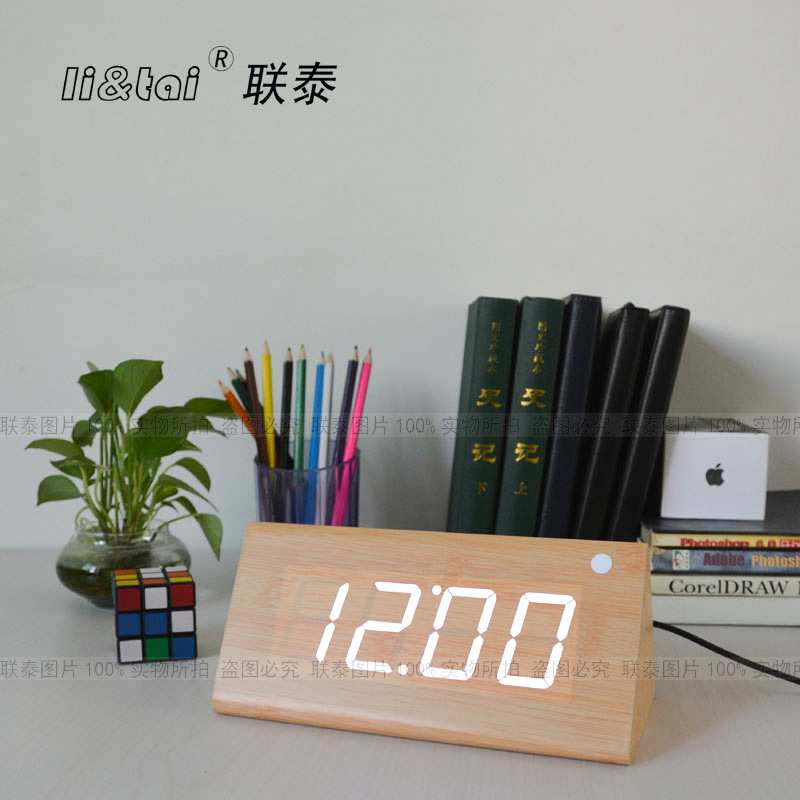 LED木头钟闹钟创意静音夜光数字钟床头电子钟万年历客厅时钟