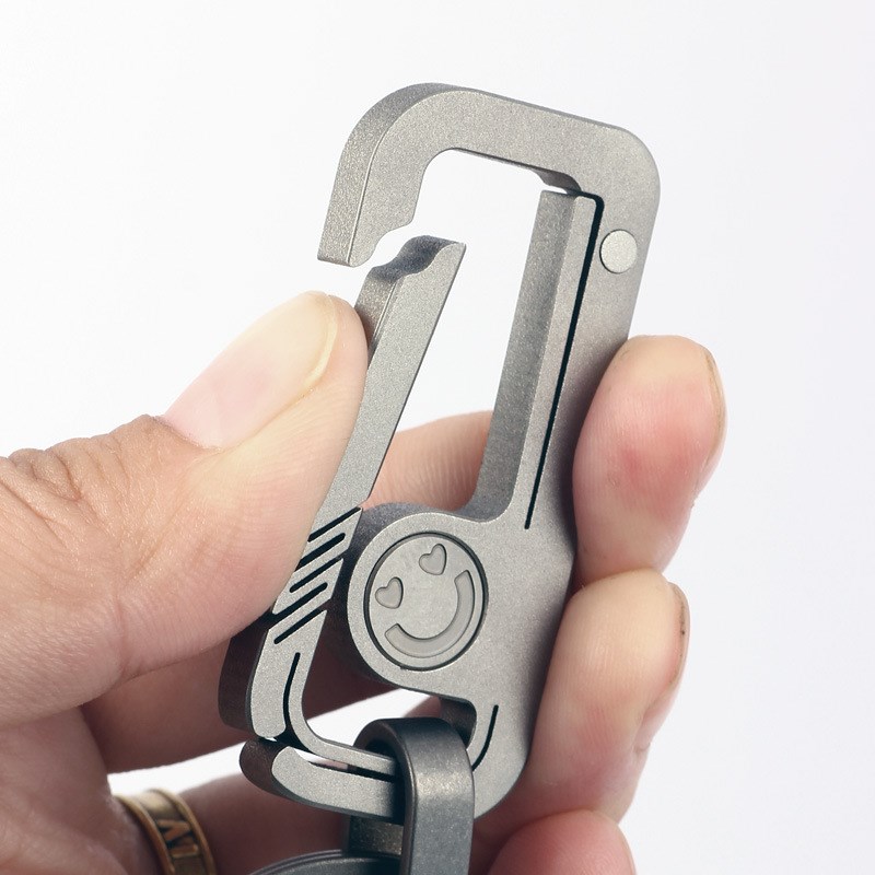 钛合金多功能汽车钥匙扣笑脸男士腰挂个性创意简约钥匙链挂件