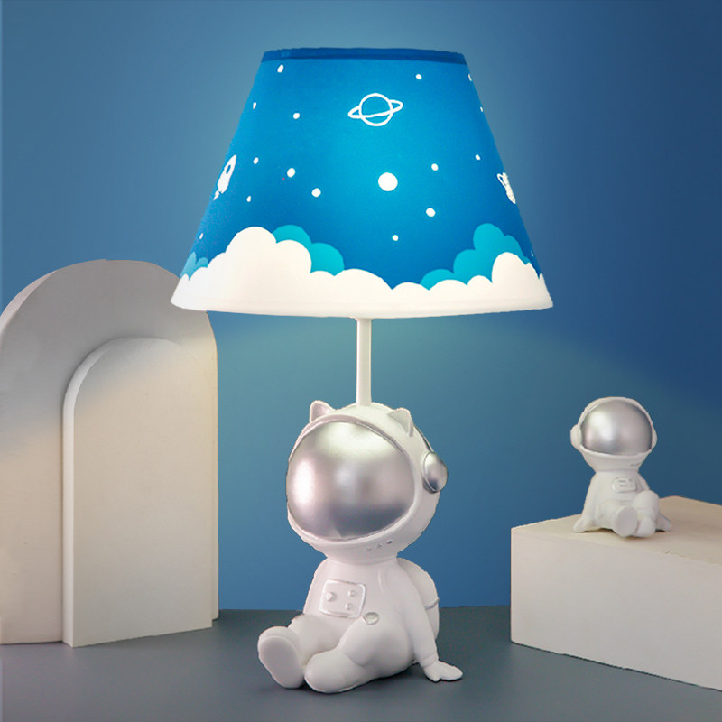 创意宇航员装饰台灯儿童房卧室床头灯简约温馨男生男孩可调节亮度