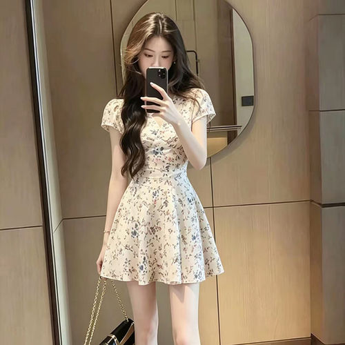 法式温柔风V领碎花洋装女