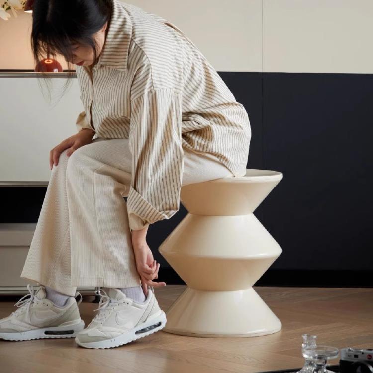 网红设计师矮凳小户型家用客厅换鞋坐凳北欧ins创意塑料沙漏凳子