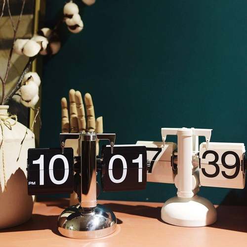 创意自动翻页时钟复古欧式机械座钟现代简约客厅桌面摆件装饰台钟