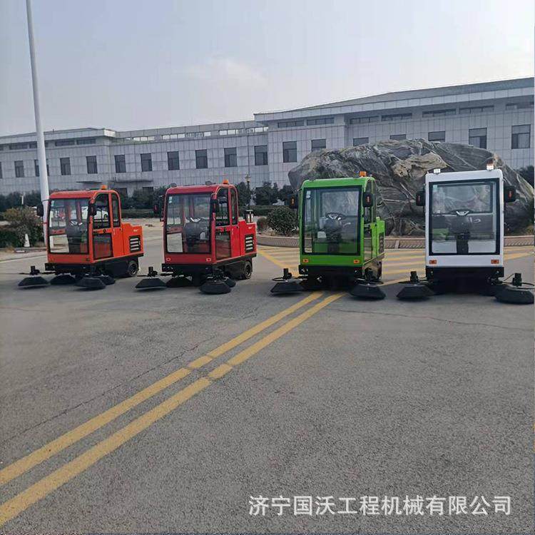 公园学校电动扫地车图片喷水吸尘清路机小型扫路机出售