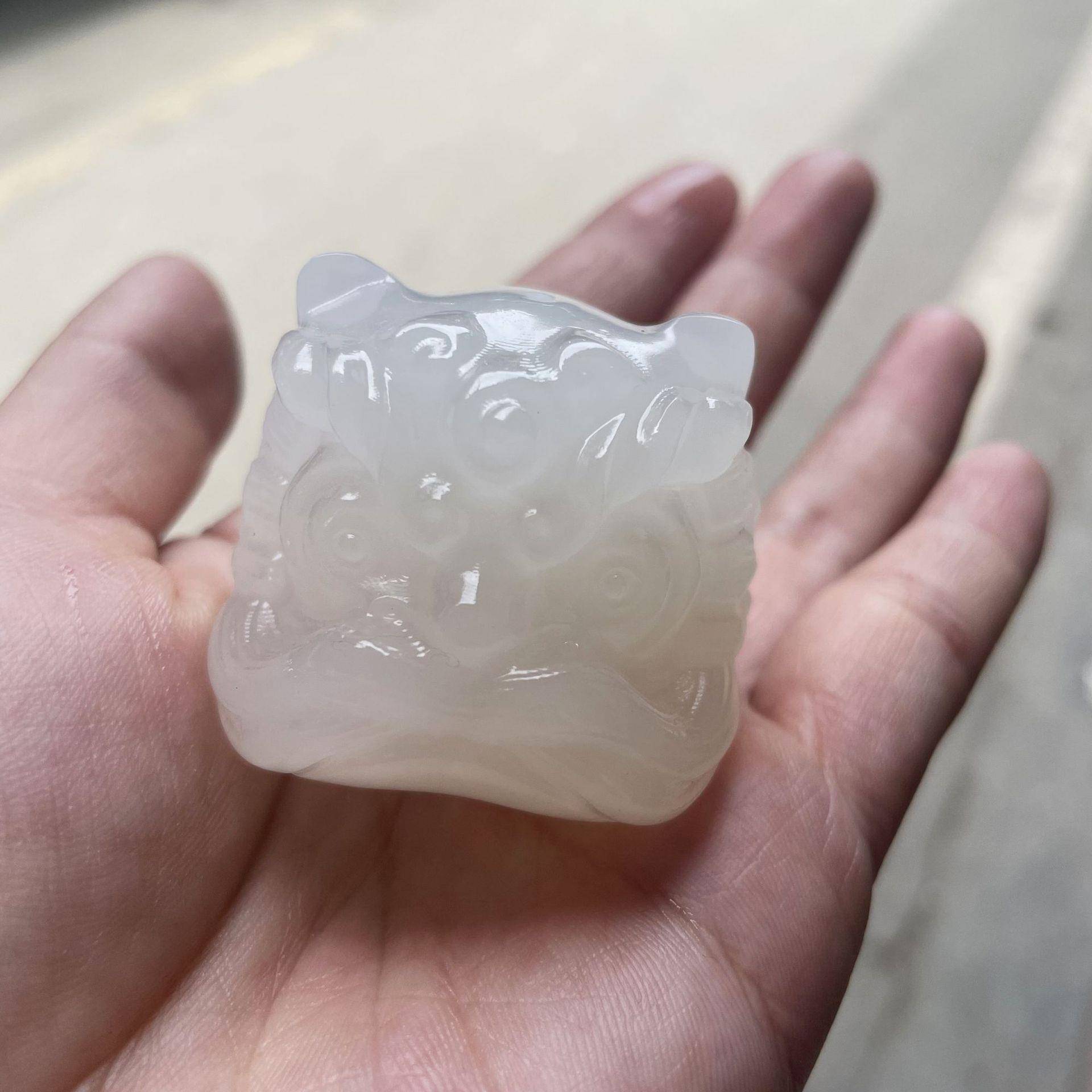 阿富汗玉醒狮手把件青白玉醒狮小摆件厂价直销醒狮猫爪