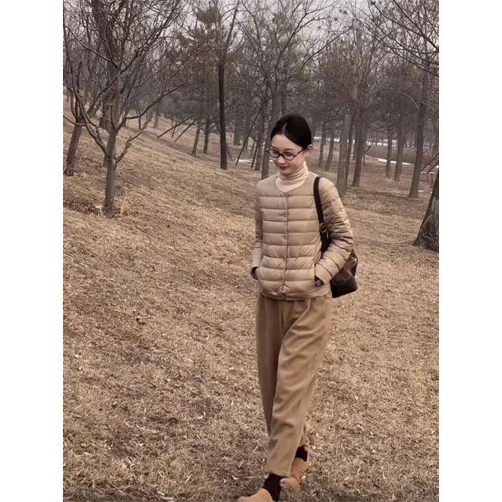 2025年反季秋冬轻薄羽绒服女白鸭绒短款圆领内胆打底百搭保暖外套