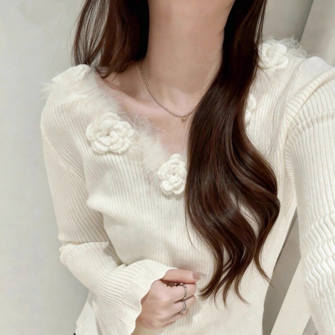 韩系温柔风V领立体花朵针织打底女2026早春新款修身显瘦百搭上衣