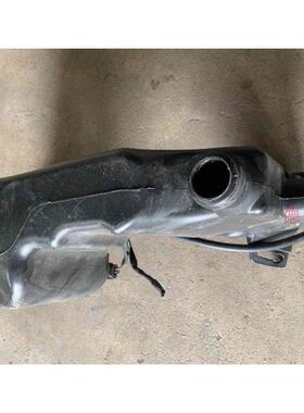 适用奔驰213238E180E200E260E300E350E400水箱副/付水壶