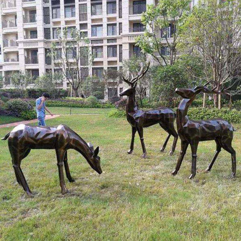 玻璃钢动物雕塑园林售楼部景观小品卡通动物庭院草地玻璃钢鹿雕塑