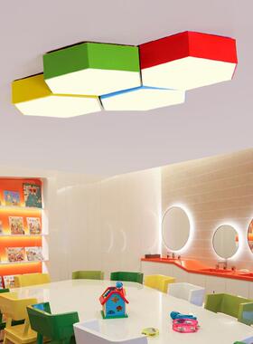 幼儿园教室网咖走廊办公室造型灯led六边形吸顶灯创意彩色蜂窝