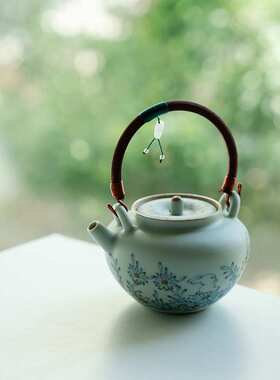 亚青瓷柄挂坠陶瓷提梁壶家用泡茶壶仿古青花如意家用中式泡茶茶壶