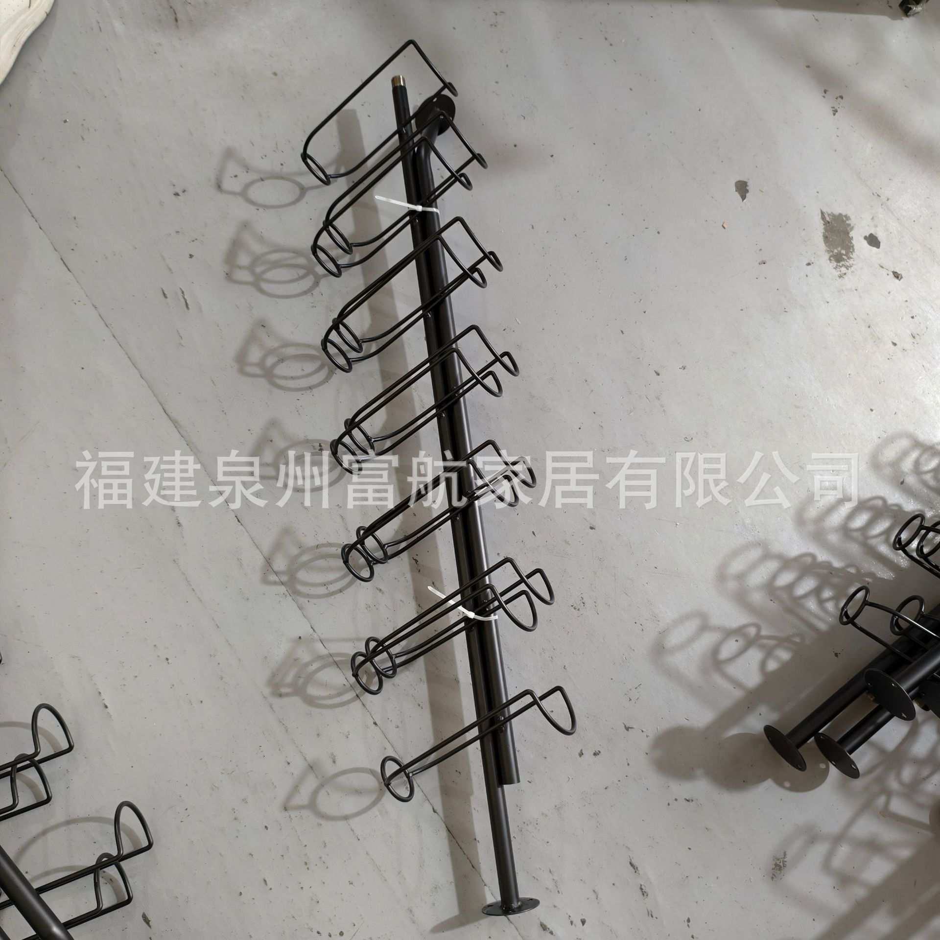红酒储藏架壁挂式上墙酒架酒吧落地式红酒展示架铁艺工艺品出口图片