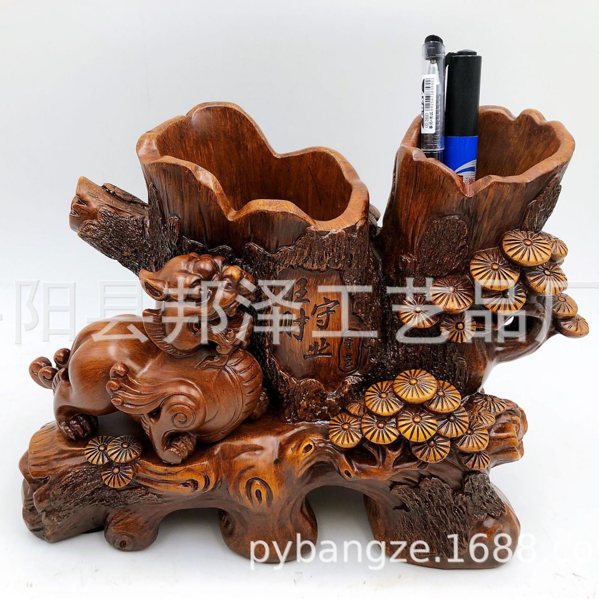 旺财守业貔貅双笔筒摆件松树办公室书房聚会开业仿木摆件