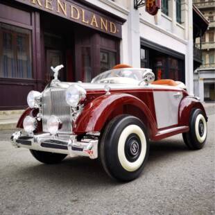 萨玛特老爷车儿童电动汽车四驱小孩玩具汽车遥控自驾双开门带摇摆