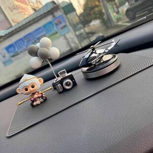 齐天大网圣车意载摇头公仔太阳能飞红机汽车摆件孙悟414空车内创