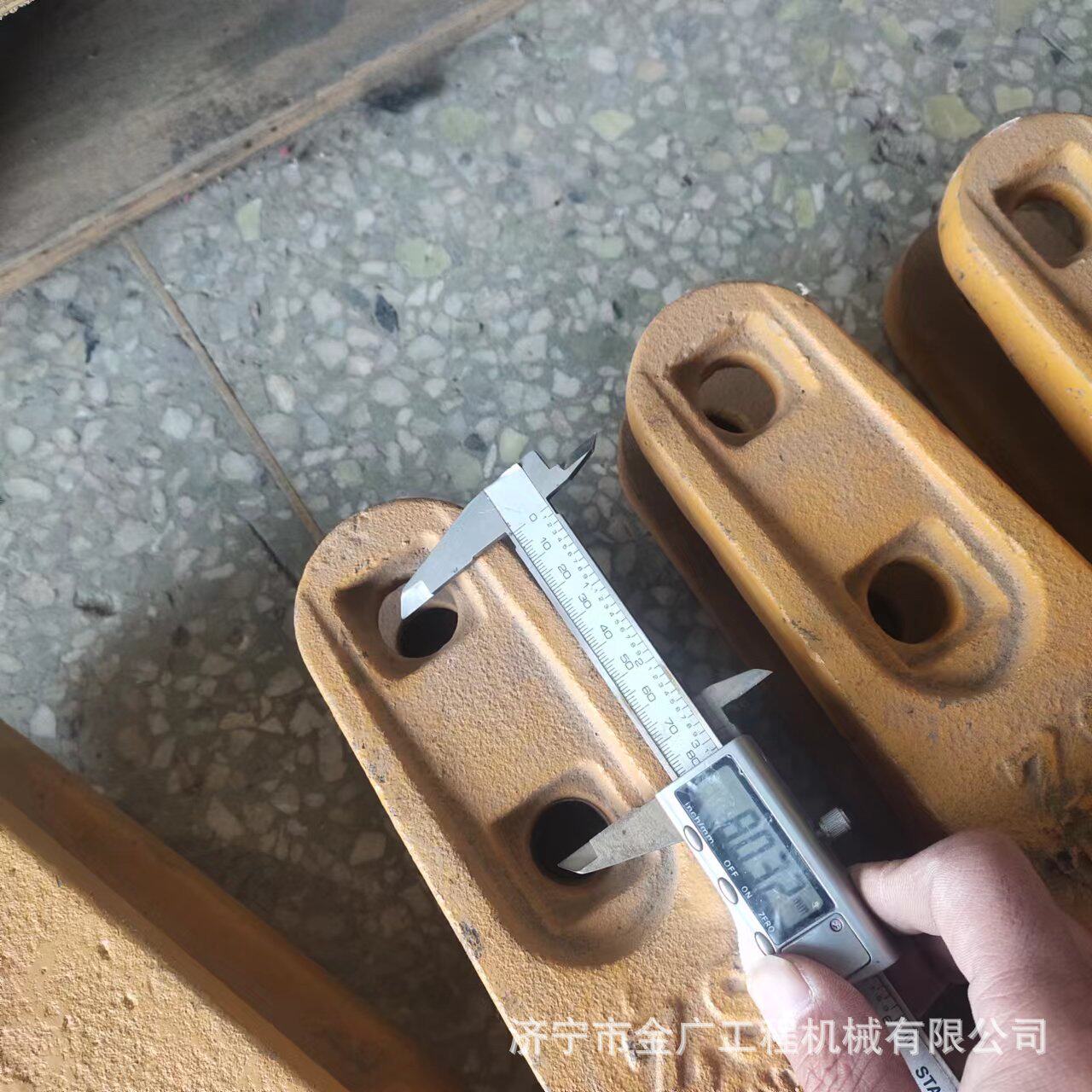 装载机XC956968铲车铲齿齿根齿套斗齿铲尖铲牙边齿中齿