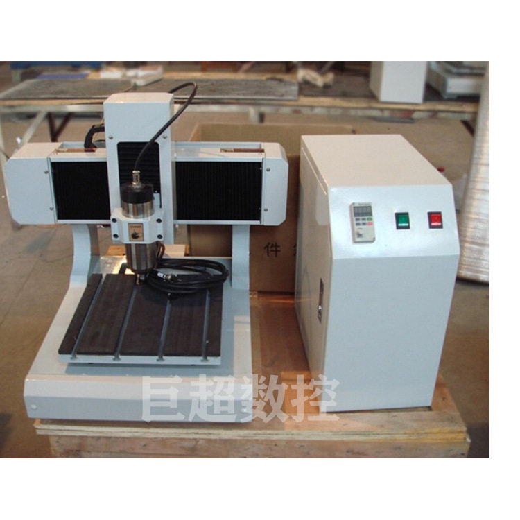 广州小型电脑胸牌铭牌刻字机价格亚克力双色板PVC雕刻机cncrouter