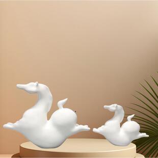 现代北欧腾云马摆件样板间客厅茶几电视柜书房书架动物家居装饰品