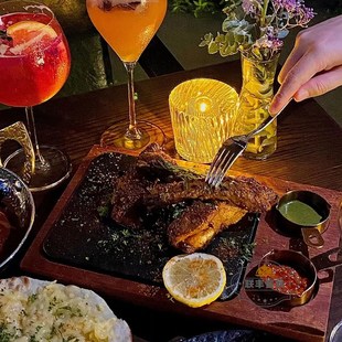 创意黑色岩石西餐盘烤肉摆盘牛排盘板岩奶酪板甜品寿司盘料理盘